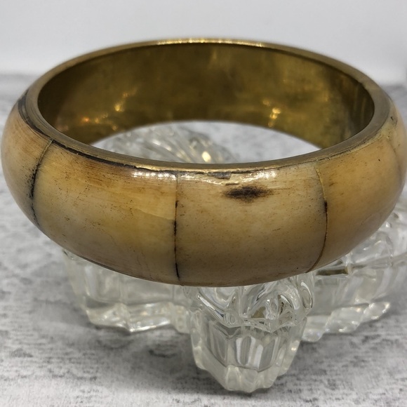 Vintage brass with bone inlay bangle bracelet - Picture 3 of 5
